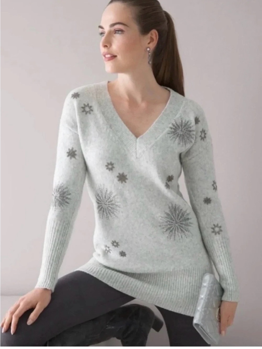 White House Black Market Gray V-Neck Embellished Snowflake Women's Tunic Sweater